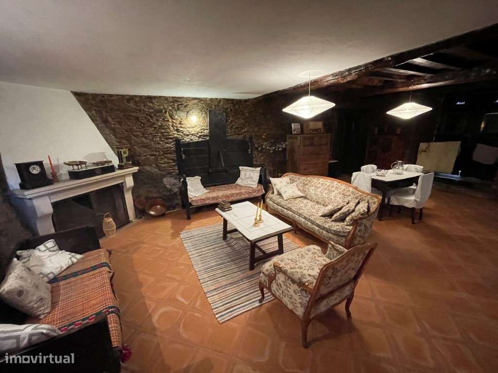Moradia Espaçosa em Carção - Vimioso - Oportunidade Única-8