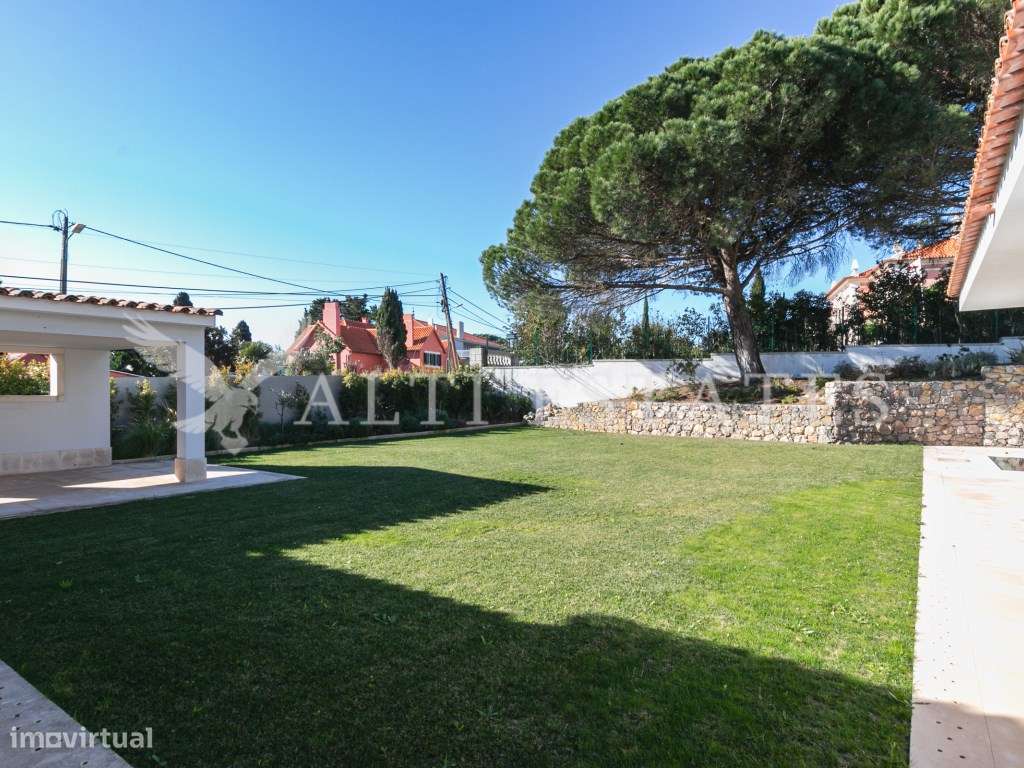 Deslumbrante moradia em zona nobre do Estoril-5