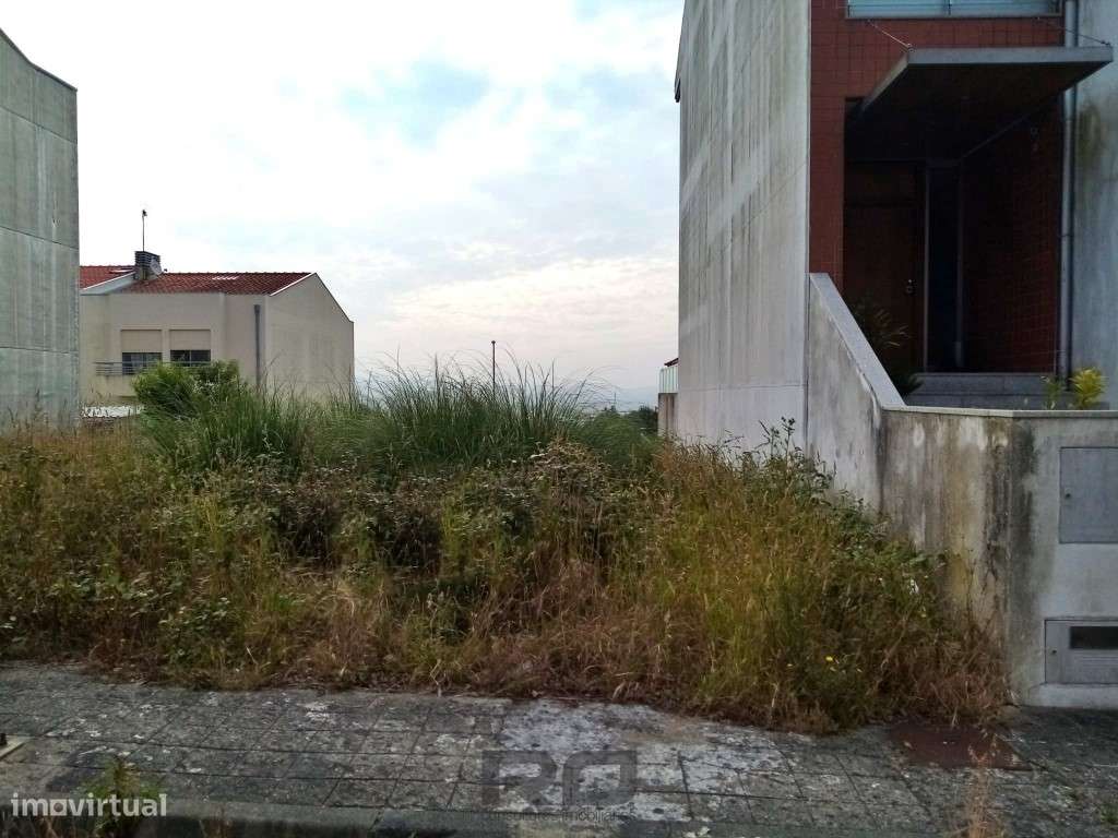 Terreno para moradia de 2 frentes - Grande imagem: 2/3