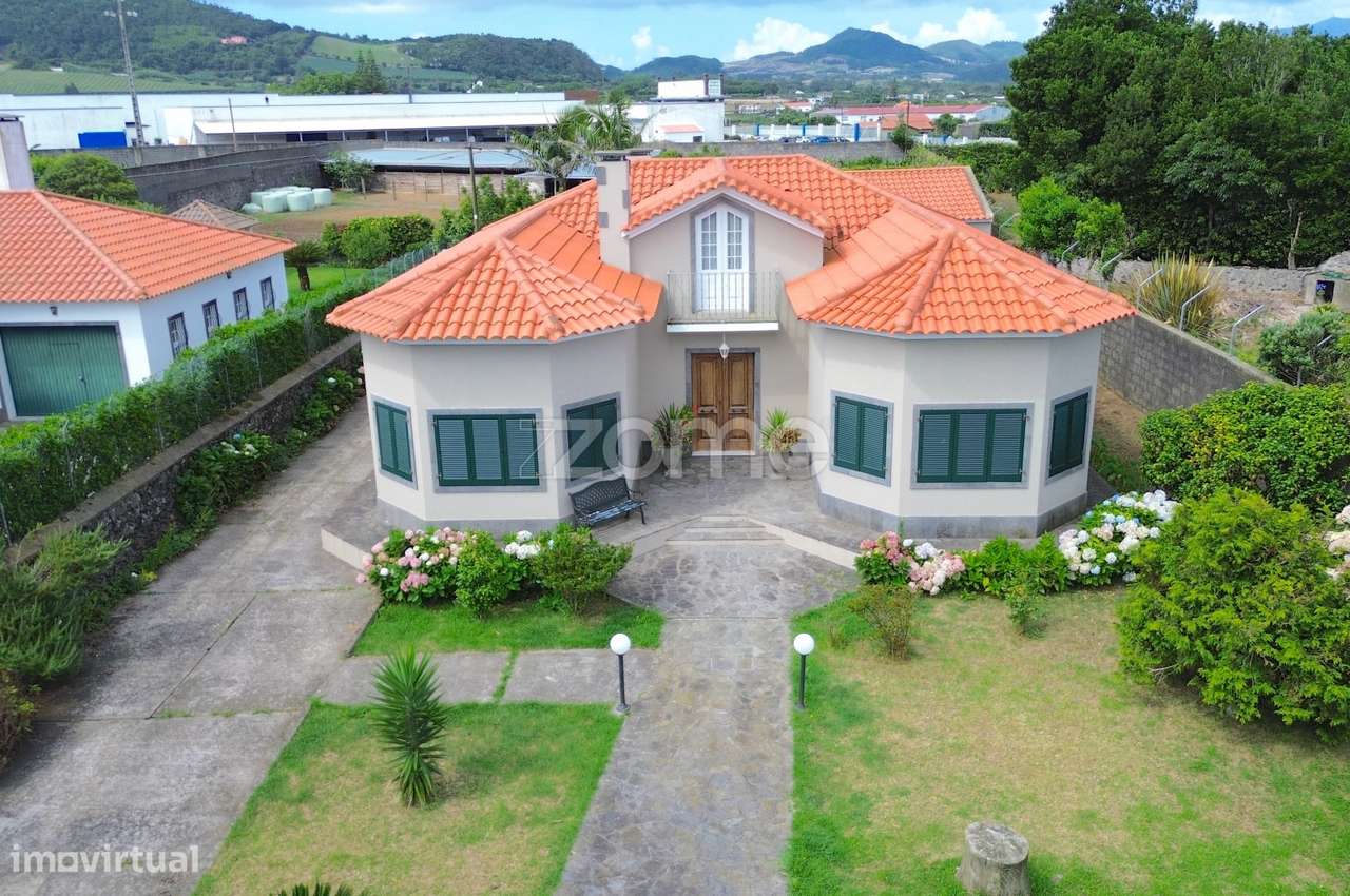 Moradia Isolada com Quinta Produtiva e Vista Mar nos Açores - Grande imagem: 2/33