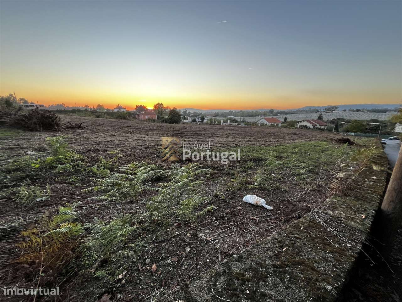 Venda Terreno 10.092,41m² para Construção Habitacional em Lago-7