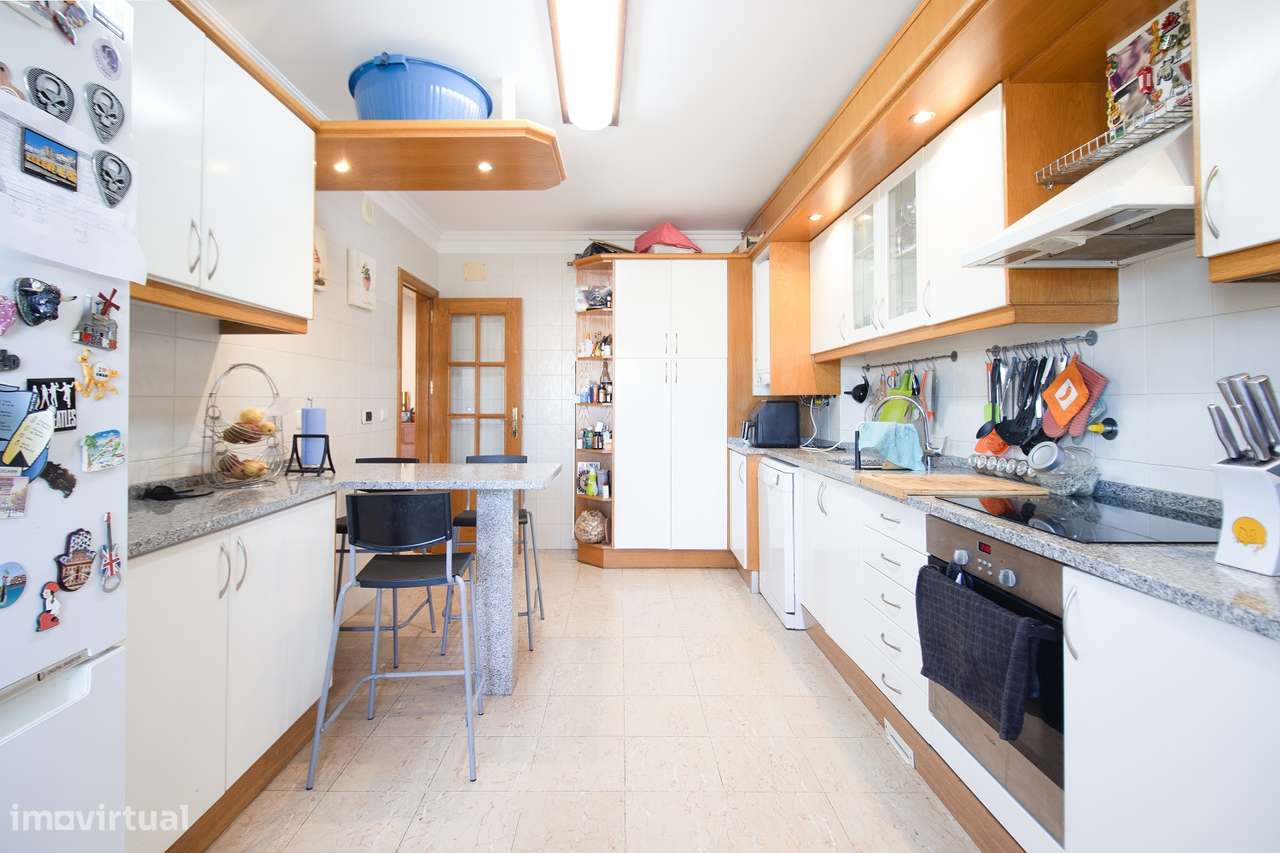 Apartamento T2 com garagem em Nova Carnaxide-6