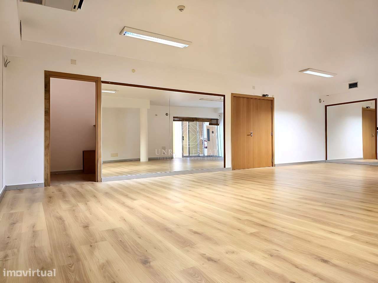 Espaço Comercial com 575 m² para Clínica, Ginásio ou Centro de Saúde n-55