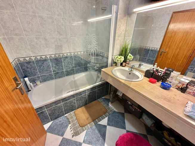 Apartamento T2 situado no Pilar - São Martinho- Próximo de serviços e-11