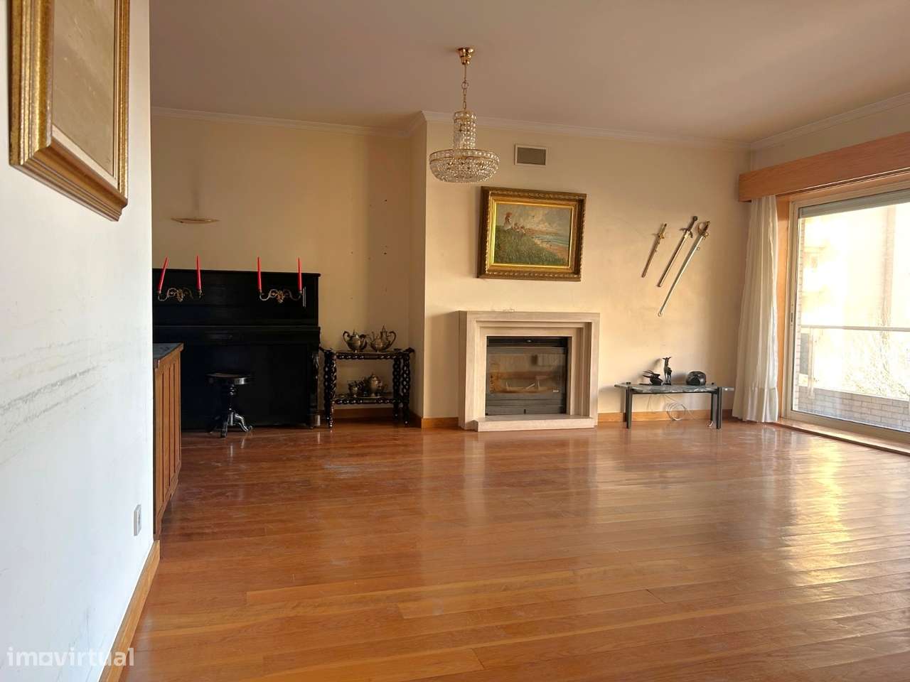 Apartamento T3 com Varanda junto à Praça do Império – Foz do Douro-13