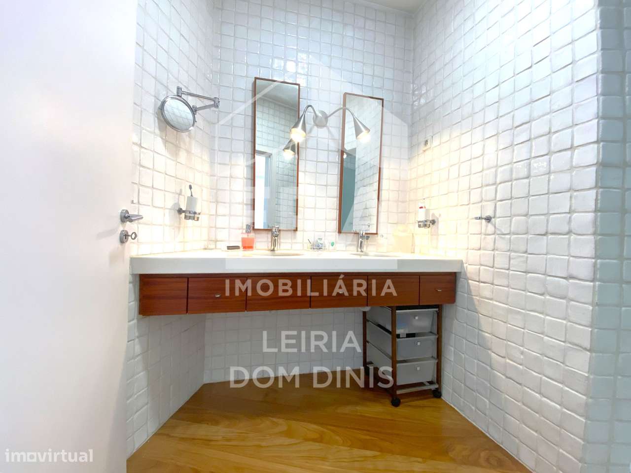 Moradia T5 isolada com garagem, terraço e excelente localização - Grande imagem: 5/20