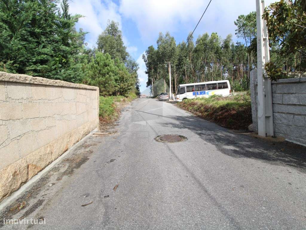 Terreno Misto de 2023m² com Infraestruturas e Ótima Localização - Grande imagem: 4/16