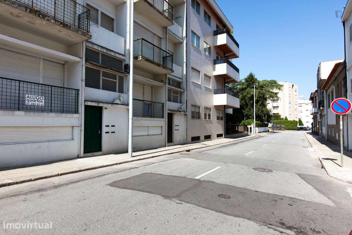 Quarto - localizado em Paranhos Porto - Grande imagem: 2/8