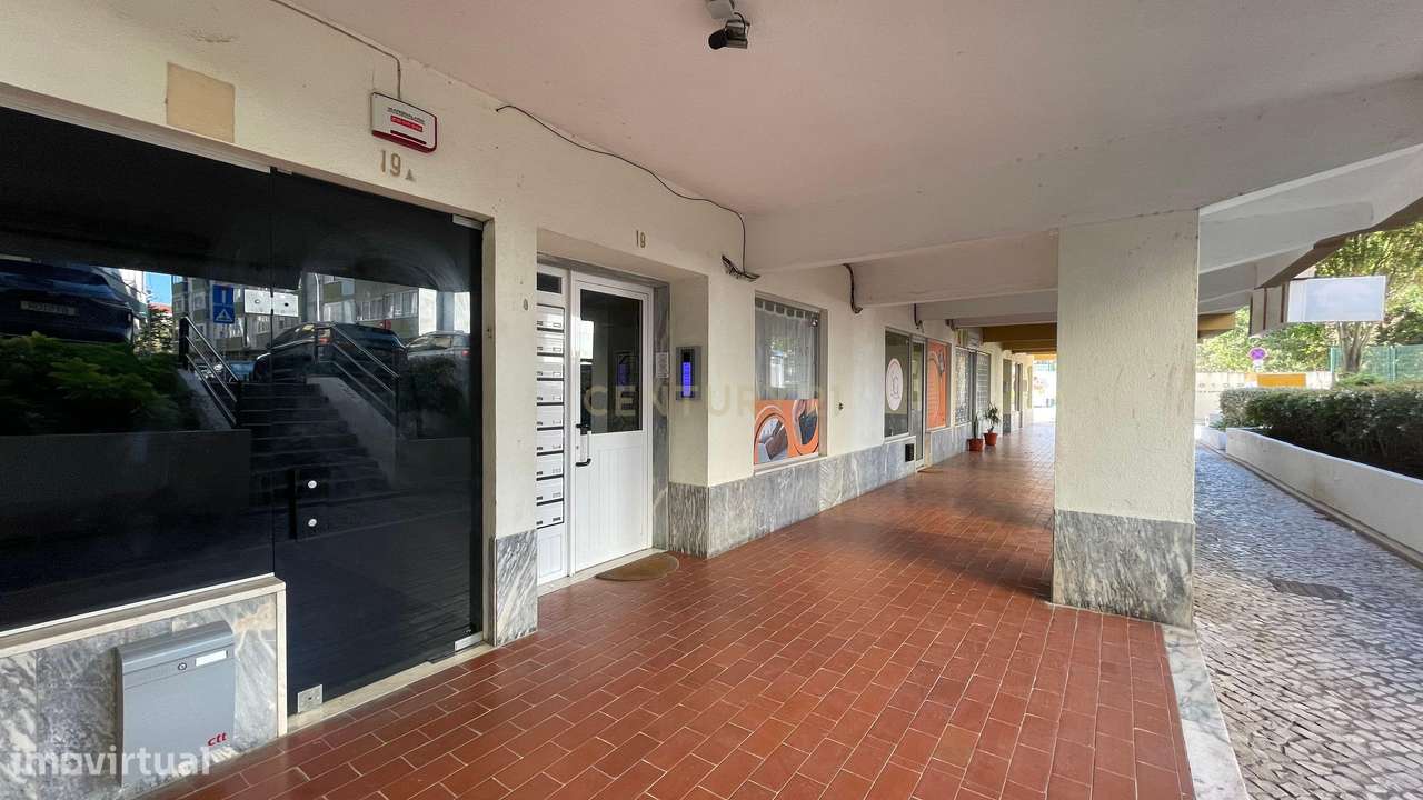 Espaço Comercial em Linda-a-Velha-7