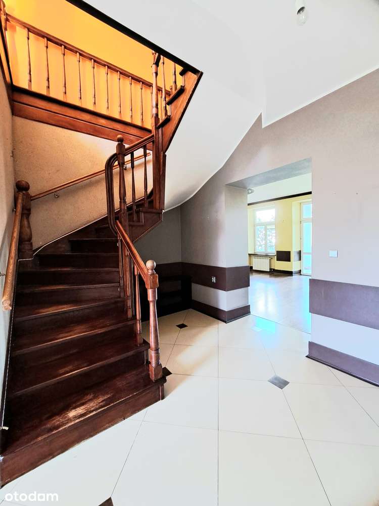 Przestronny dom z garażem i ogrodem w mieście-4