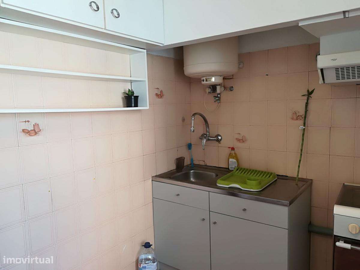 Quarto - localizado em Mafamude Porto - Grande imagem: 3/27