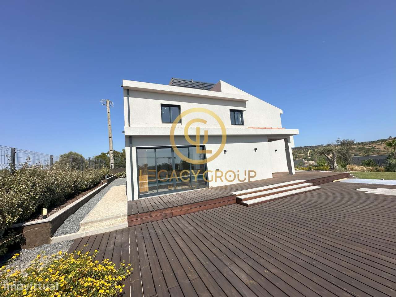 Luxuosa Moradia T4 Com Piscina E Jardim Quarteira