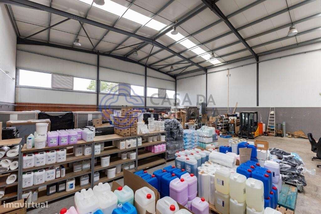Venda de armazém industrial, escritório e logradouro em Ermesinde-4