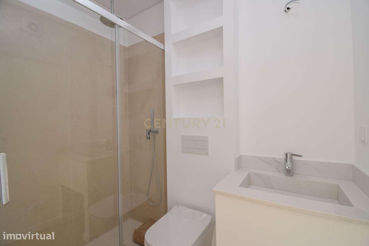 Moradia T4 de Arquitetura Moderna e Sustentável em Famões - Casal do R-35