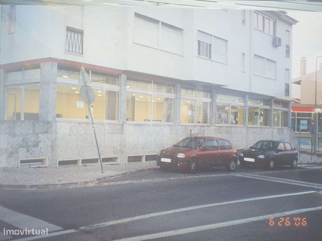 ESPAÇO COMERCIAL DE R/c COM 740m2 NO CENTRO DE CARCAVELOS-6
