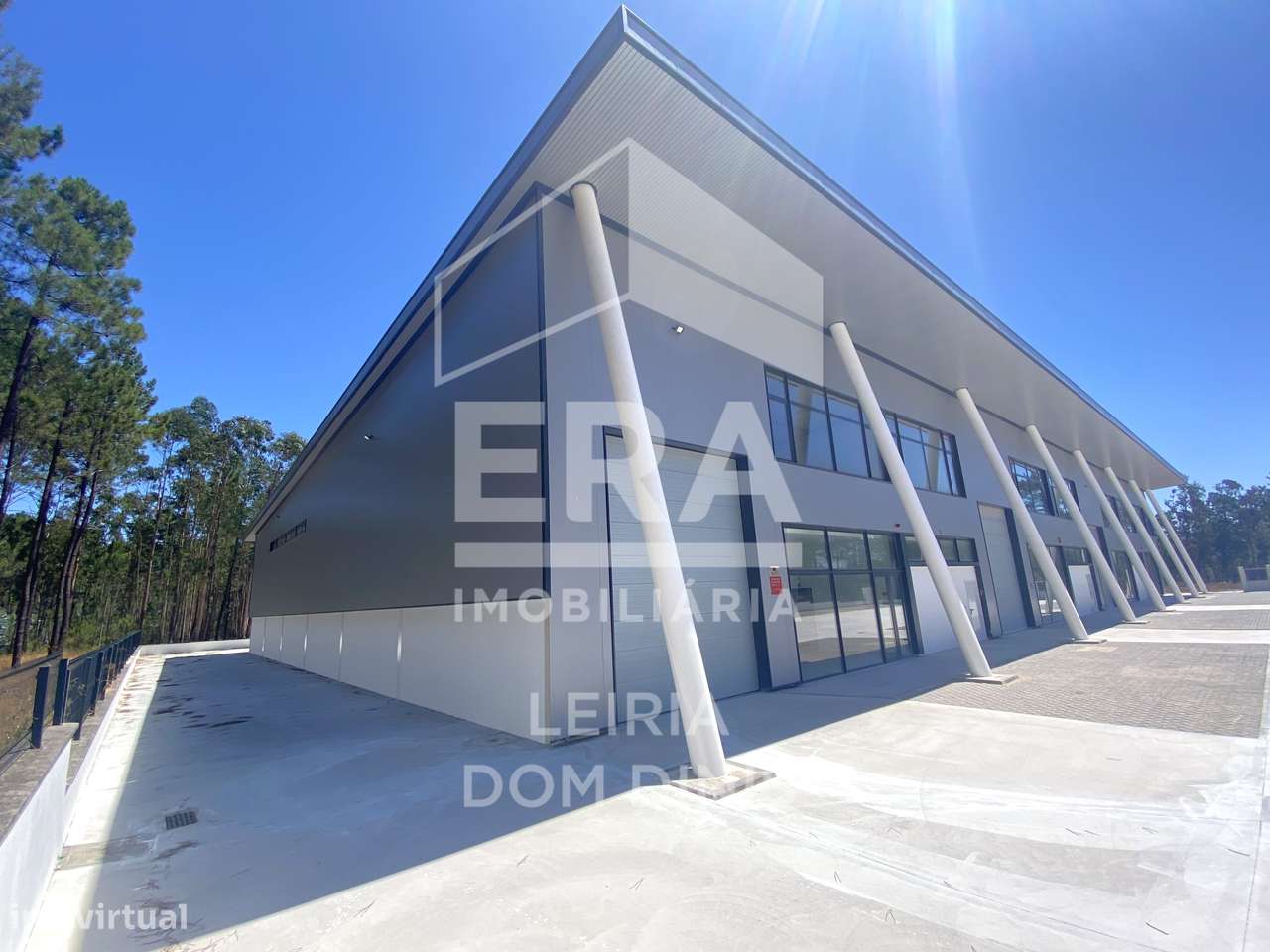 Armazém pronto a habitar com escritórios e segurança - Grande imagem: 2/15