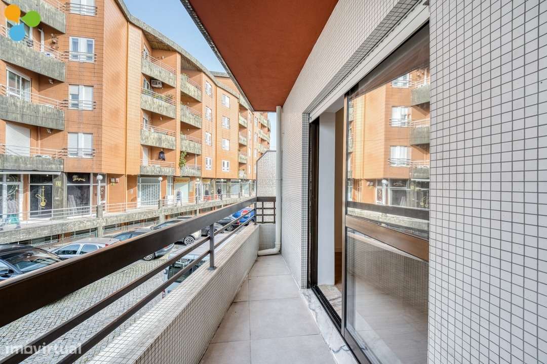 T2+1 Renovado com Varandas e Lugar de Garagem | Próximo da Rotunda da - Grande imagem: 4/22