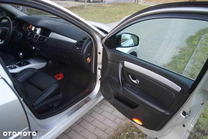 Renault Laguna 2.0 dCi FAP GT - 24