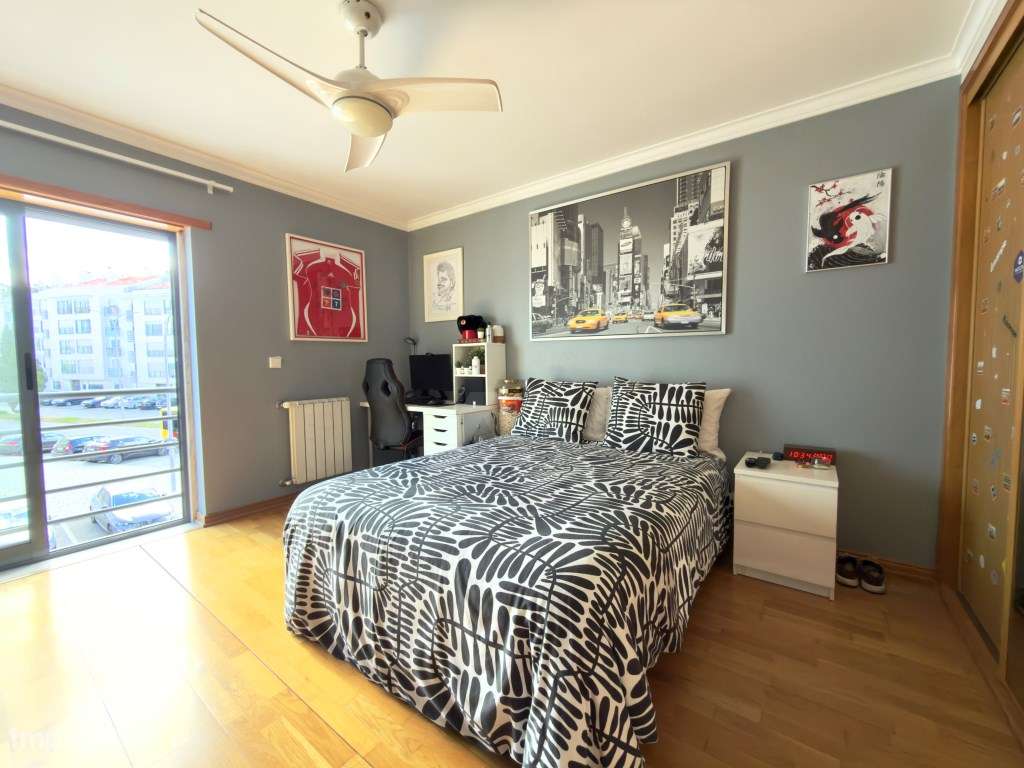 Apartamento T4 com Garagem box, na Amadora-20