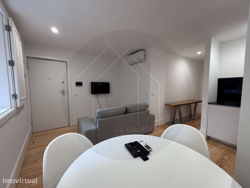 Fantástico T1 com 2 frentes - 42 m² - Centro do Porto, Av. dos Aliados-4