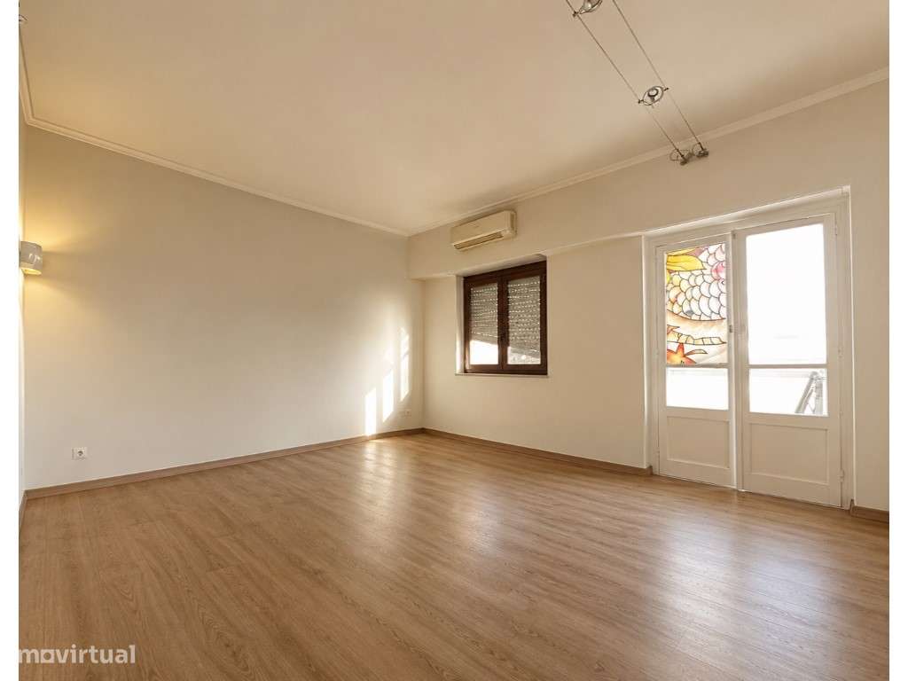 T2 Duplex com Suite e Varandas | Algés-6