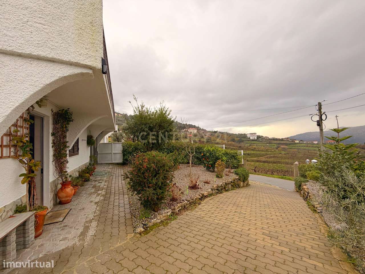 Moradia de quatro quartos com Terreno de 2.069 m², em Anreade, Resende - Grande imagem: 3/28