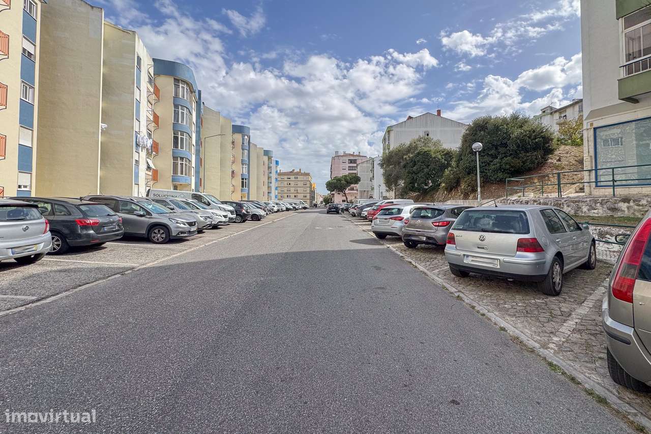 Apartamento T2 localizado nas Mercês-25
