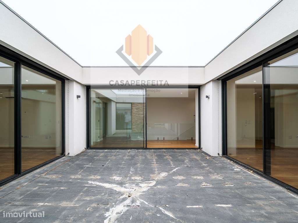 Luxuosa Moradia T4 a 150 metros da Praia - Madalena-31