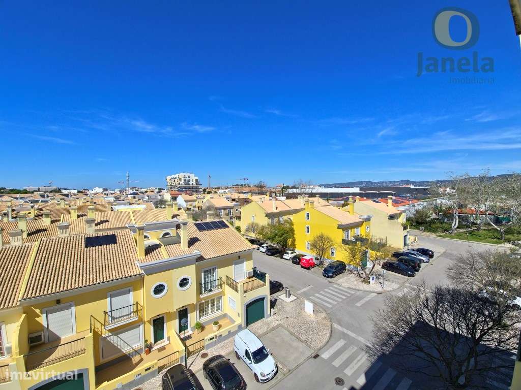 T2 grande com muita luz, duas varandas e boa localização em Faro-11