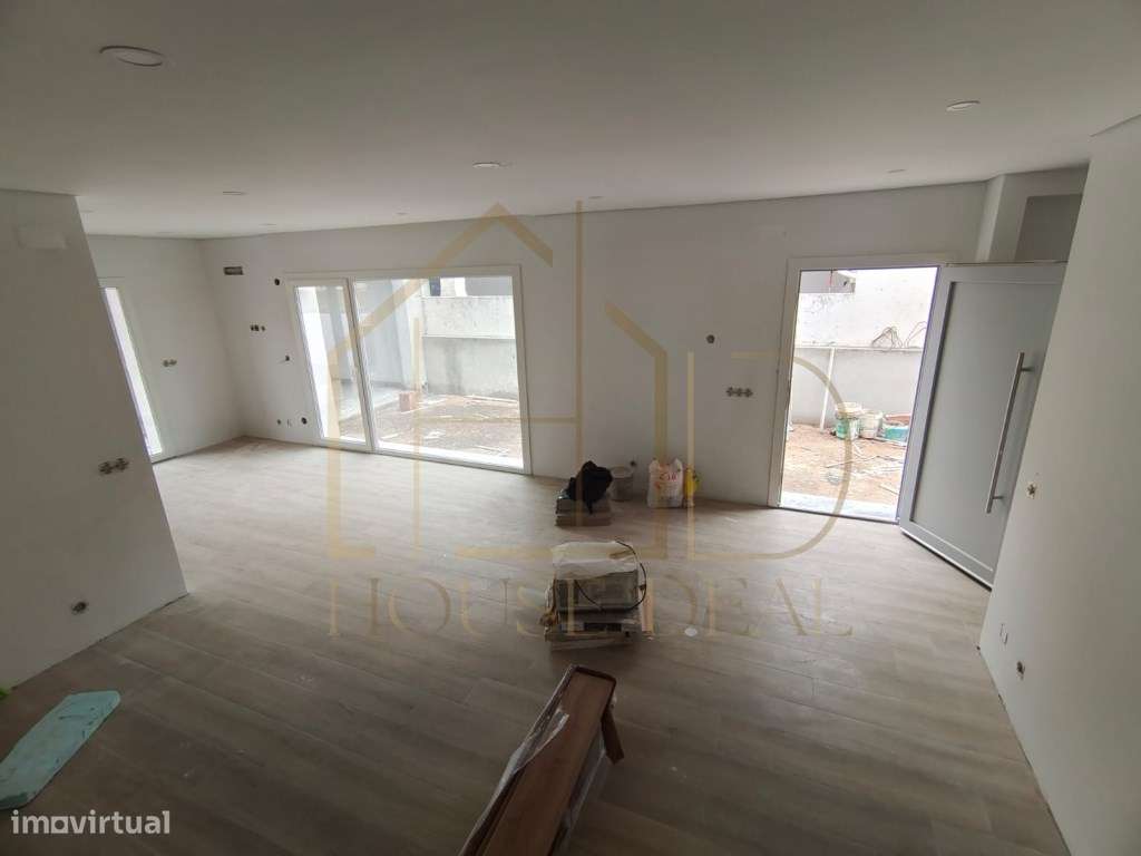 GRANDIOSA Moradia T3+1 com espaço para piscina. Fernão Ferro - Grande imagem: 4/22