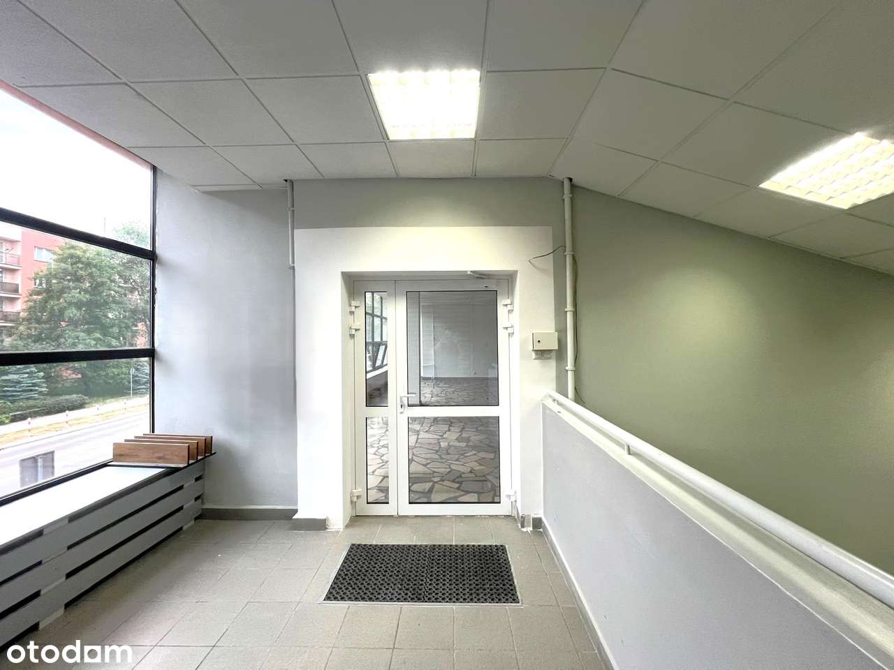 Lokal usługowy po remoncie 169m2,  parking, witryna, winda towarowa-9
