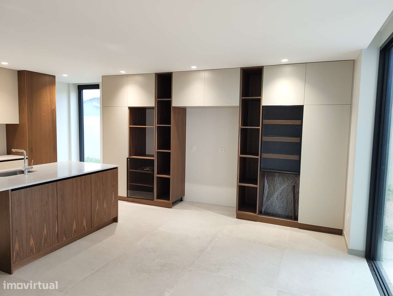 Moradia T5 com piscina e jardim em Canidelo-14