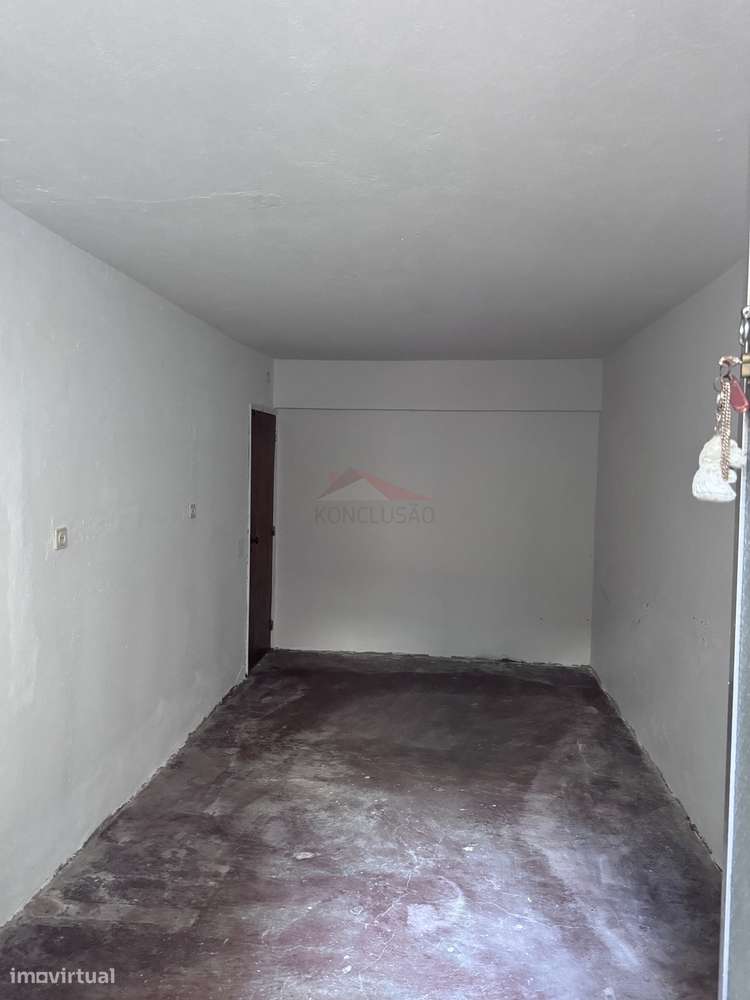 Apartamento T2 com logradouro, garagem e arrecadação – Póvoa de San...-17