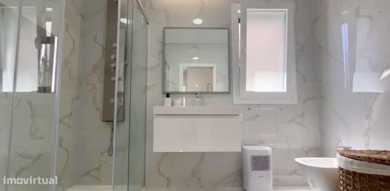 Moradia Moderna com 164 m² de Área Construída e Piscina Aquecida - Grande imagem: 4/38