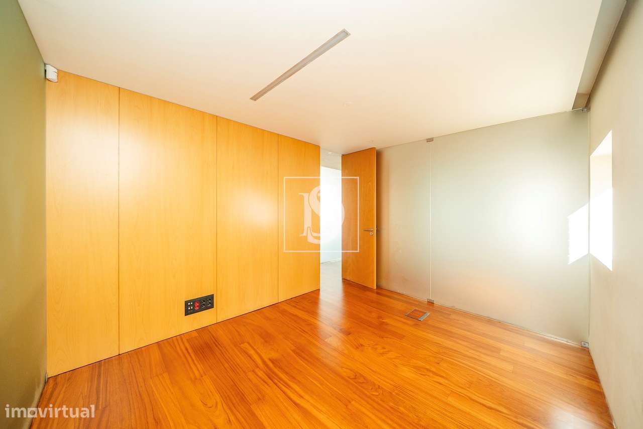 Loja 141m2 na Praça da Justiça, em frente ao Tribunal, Braga-17