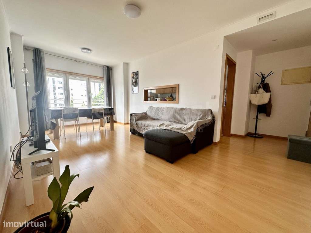 Apartamento T1 com um lugar de parqueamento. - Grande imagem: 1/27