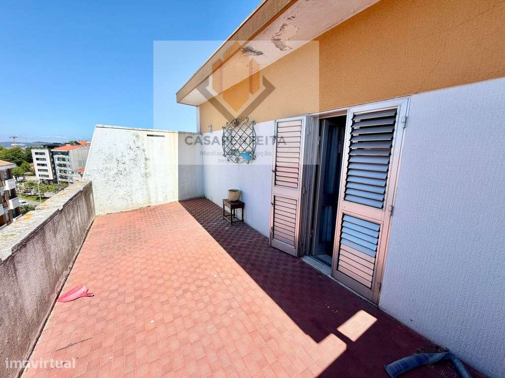 Apartamento T2 com Terraço no Último Piso - Junto à Praça Velazquez...