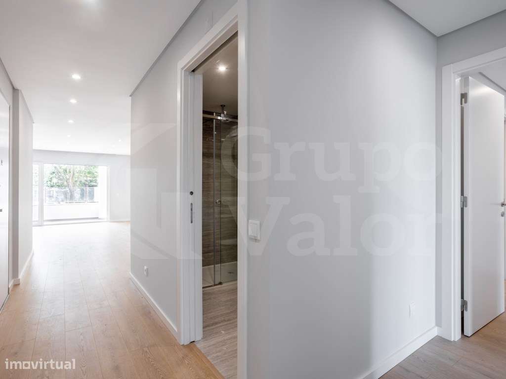 Apartamento T2 Novo com Estacionamento - Parede - R/C E-6