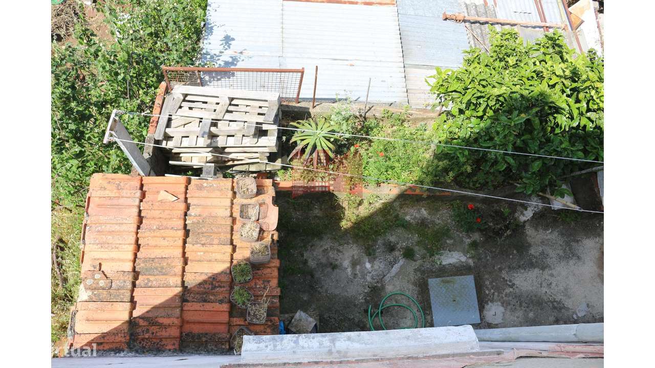 Moradia T2+T2 | Terreno 326 M2-10