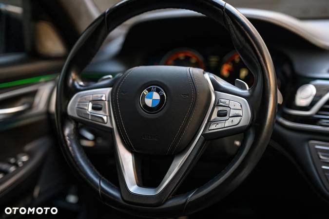 BMW Seria 7 750Li xDrive - 27