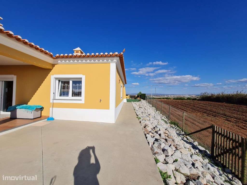 Vende-se moradia T8 junto á Praia da Assenta-48