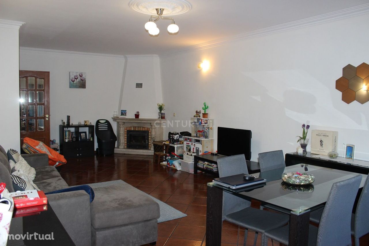 Apartamento T3 com lareira