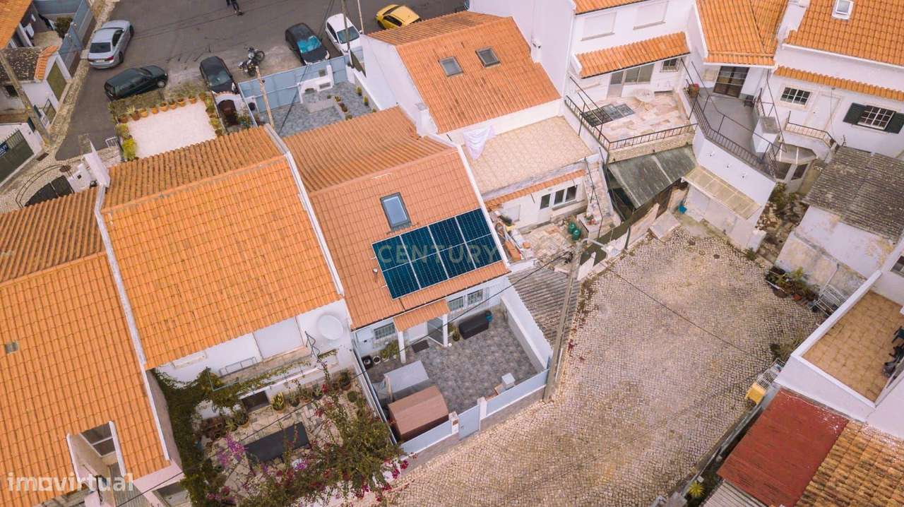 Moradia T3 com pátio localizada em Cascais !-15