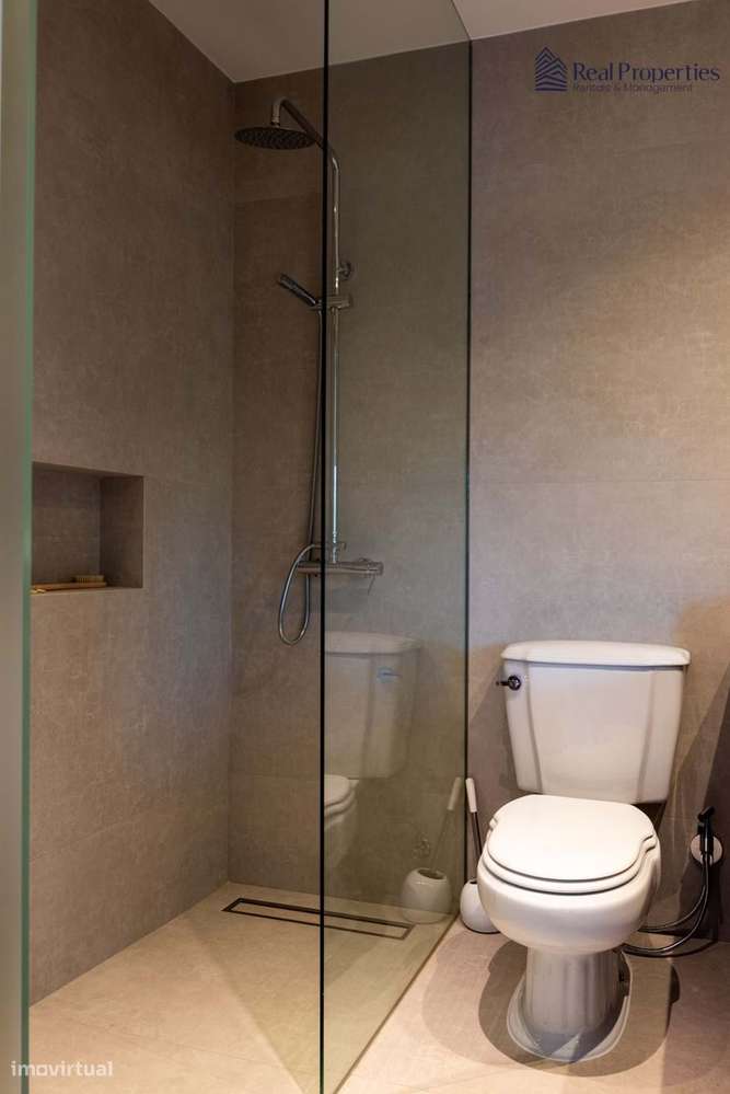 Elegante Moradia T3 Renovada com Vistas Panorâmicas em Alvor-33