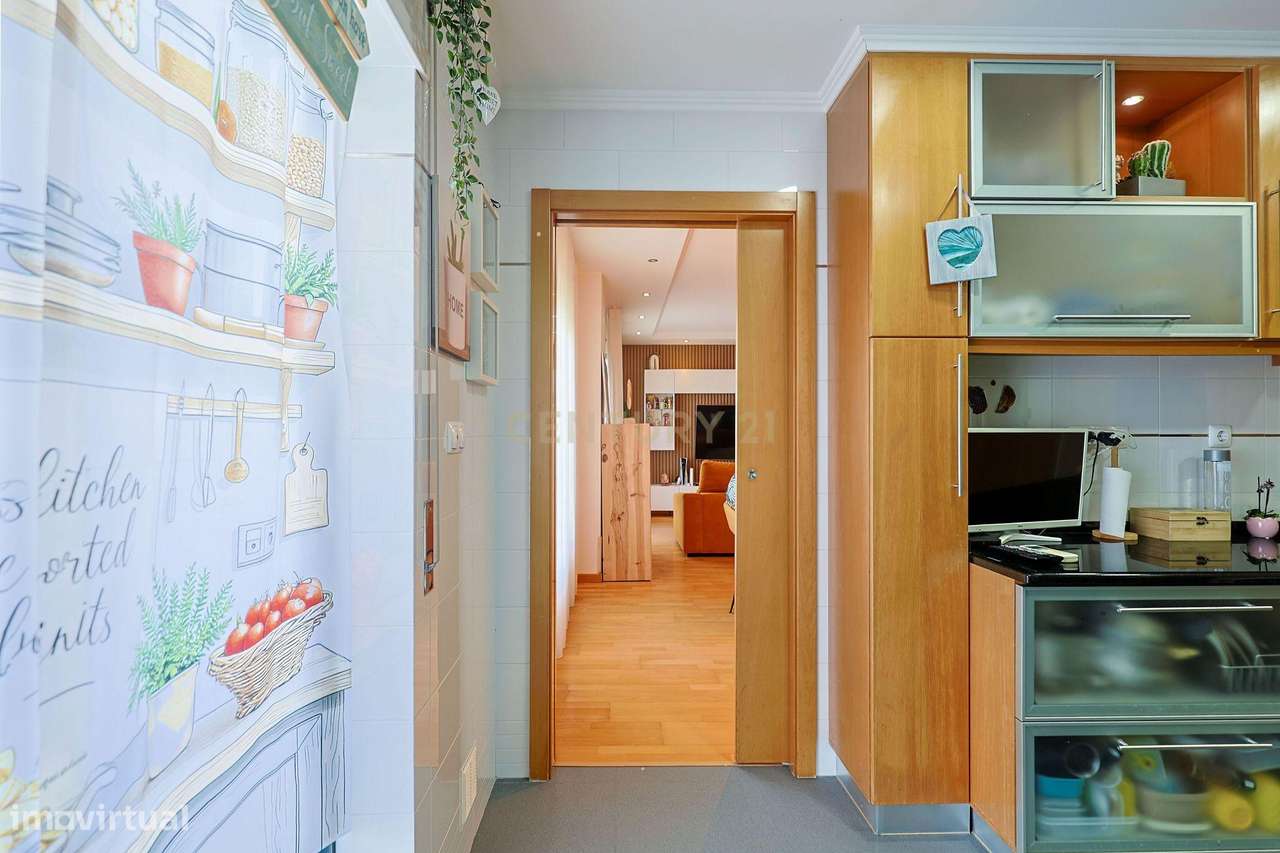 Apartamento T2 com Garagem, no Parque Luso em Corroios.-22