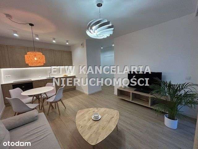 Wygodne 2 pokoje, balkon, garaż, komórka-0