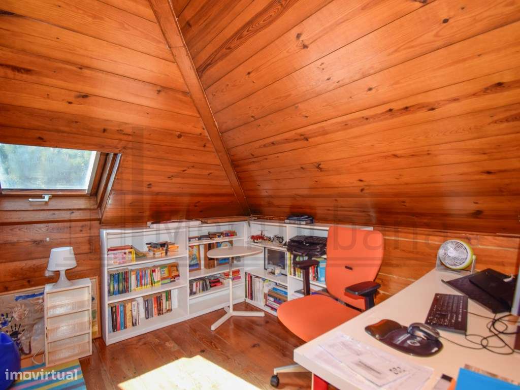 MORADIA INDEPENDENTE NO ESTORIL COM VISTA MAR-21