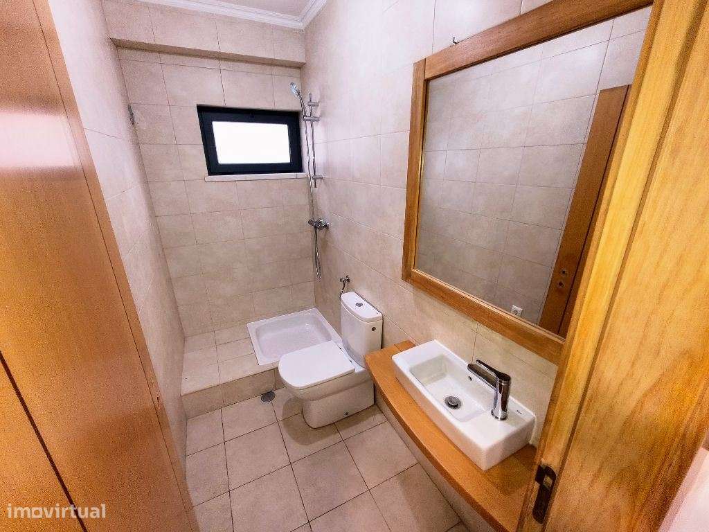 Moradia T5 Moderna no Feijó com 296 m² e Garagem de 100 m²  Confort...-10