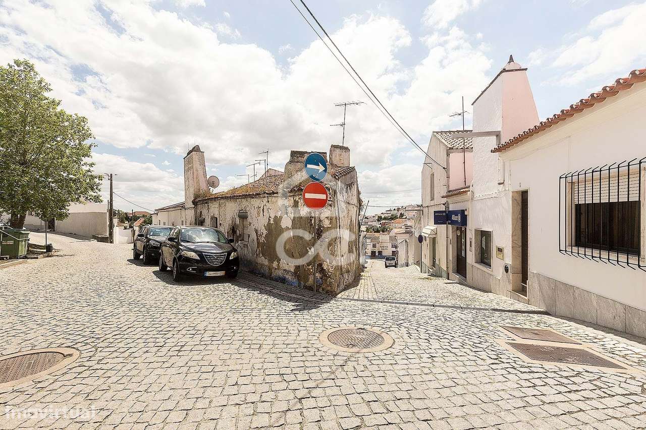 Prédio de gaveto c/ 2 moradias para recuperar | Arraiolos, Évora - Grande imagem: 3/27