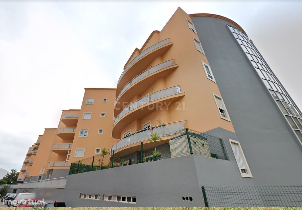 Apartamento T3 em Condomínio Fechado (Vila Ronda) no Carregado